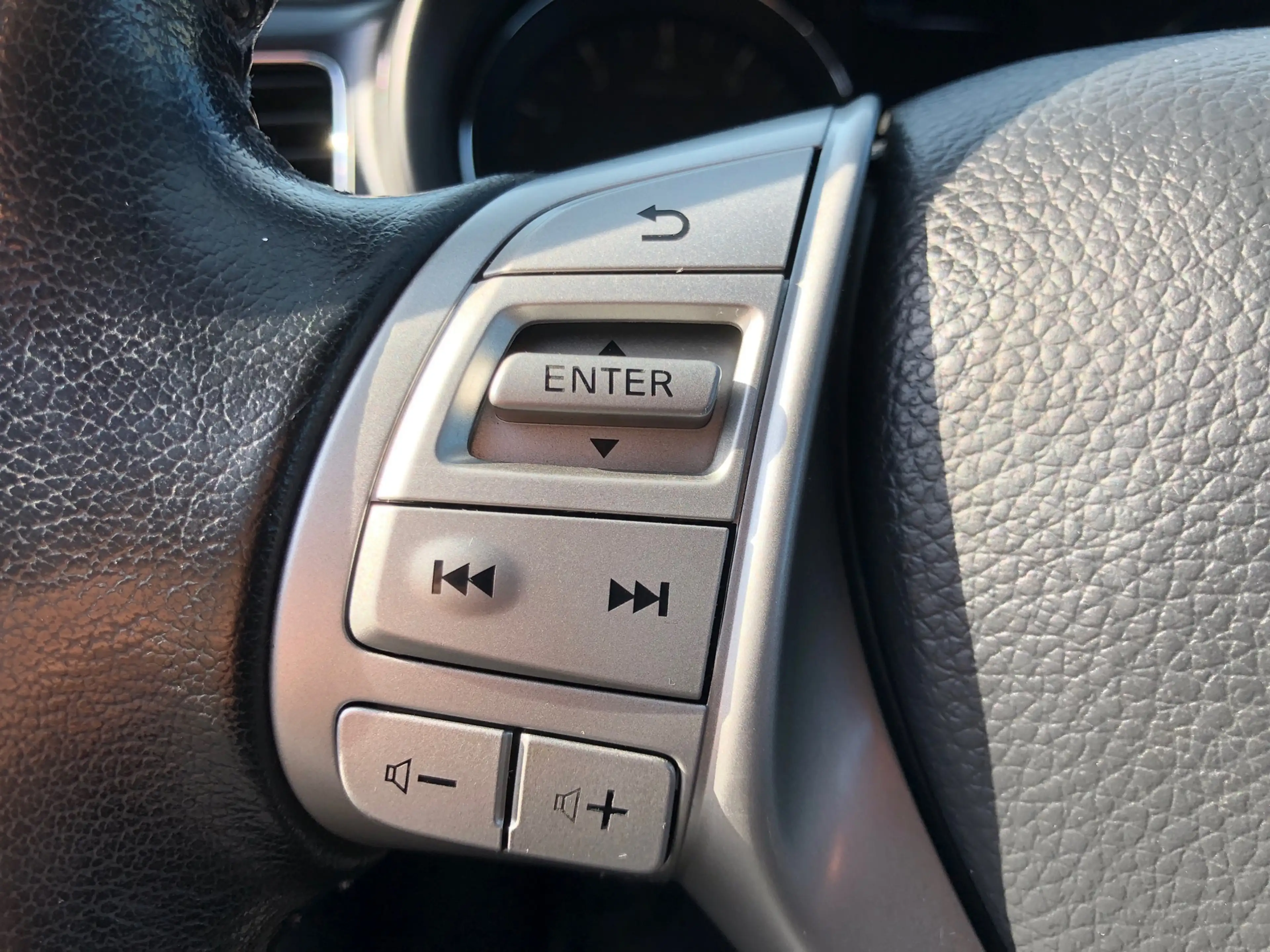 Nissan Pulsar 1.2 DIG-T Tekna NAVI CLIMA CRUISE XENON KEYLESS EN — photo 15