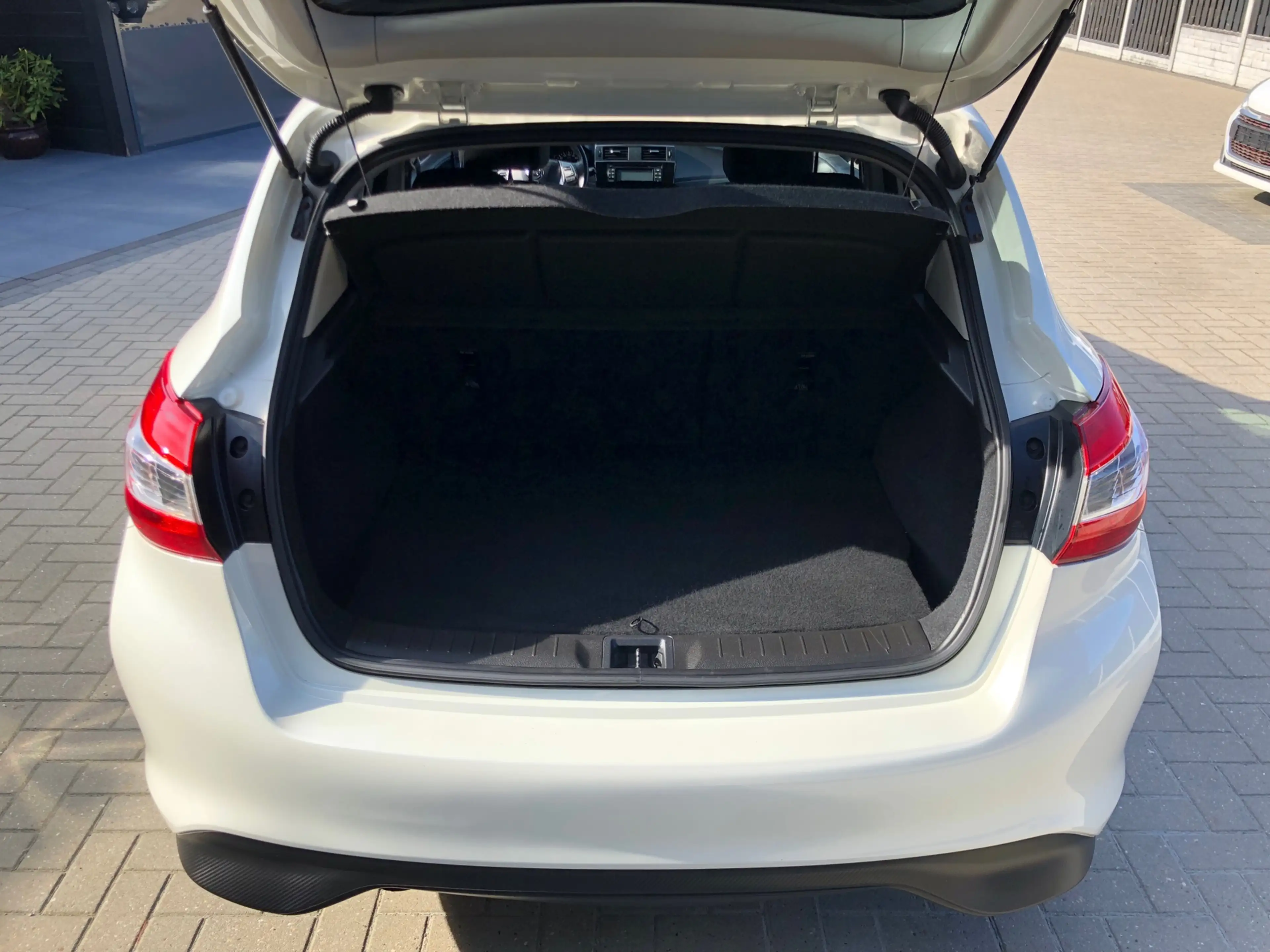 Nissan Pulsar 1.2 DIG-T Tekna NAVI CLIMA CRUISE XENON KEYLESS EN — photo 4