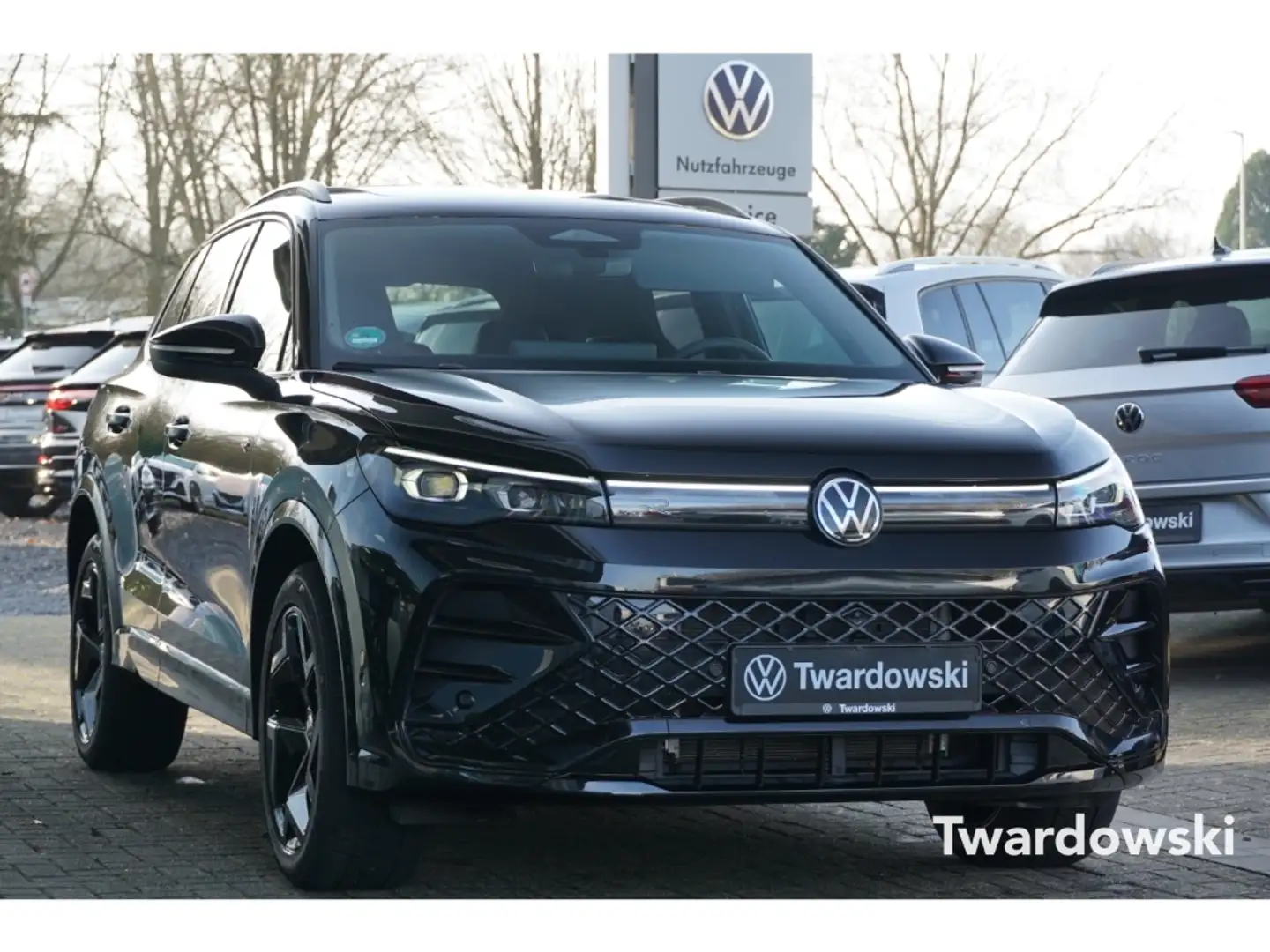 Volkswagen Tiguan 1.5 TSI eHybrid R-Line HUD Pano 360°Matrix Noir - 1