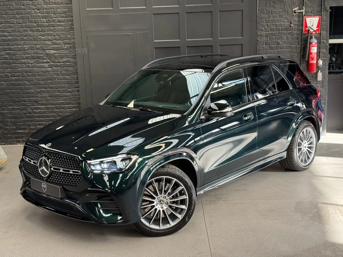 Mercedes-Benz GLE 350 GLE 350 de 4Matic 9G-TRONIC AMG Line Advanced Plus Groen - 1