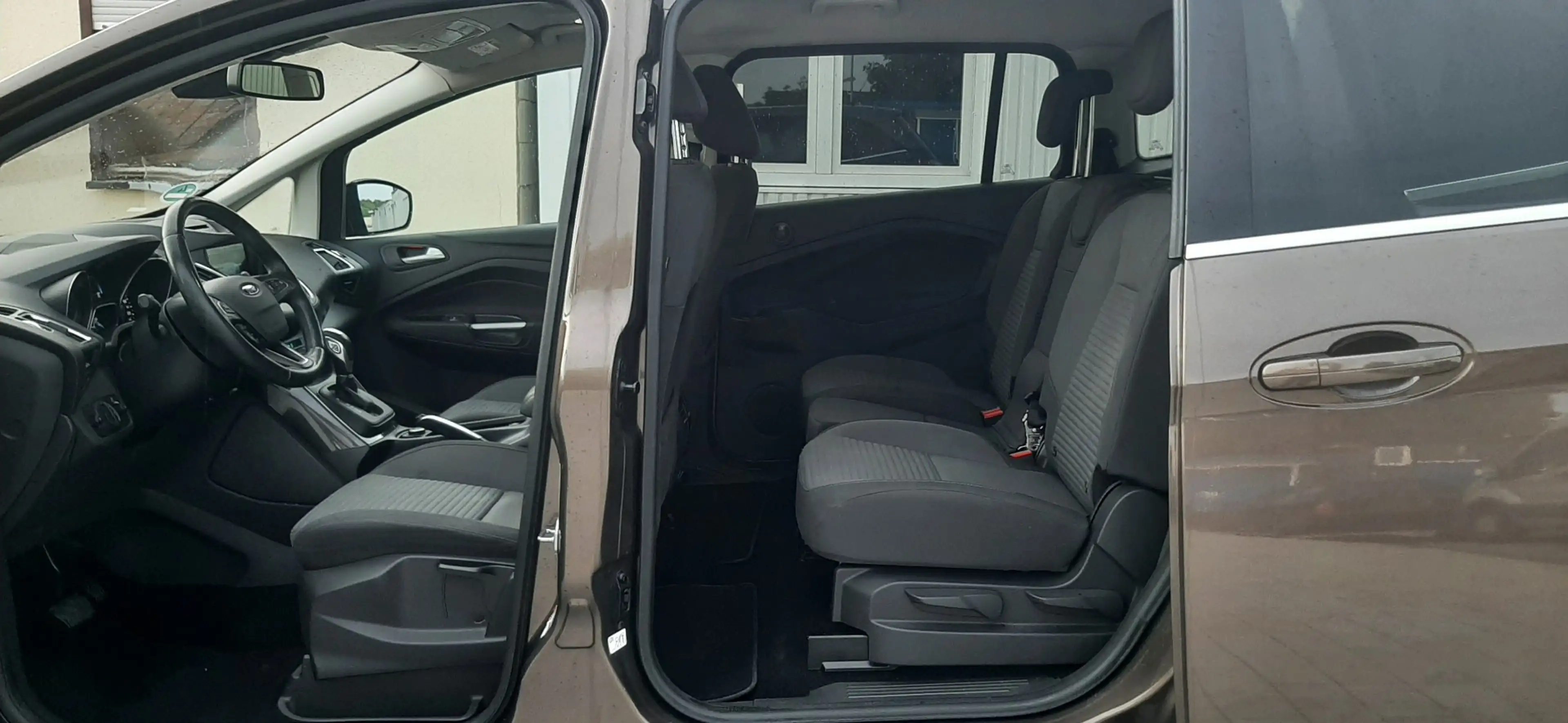 Ford Grand C-Max Titanium — photo 14