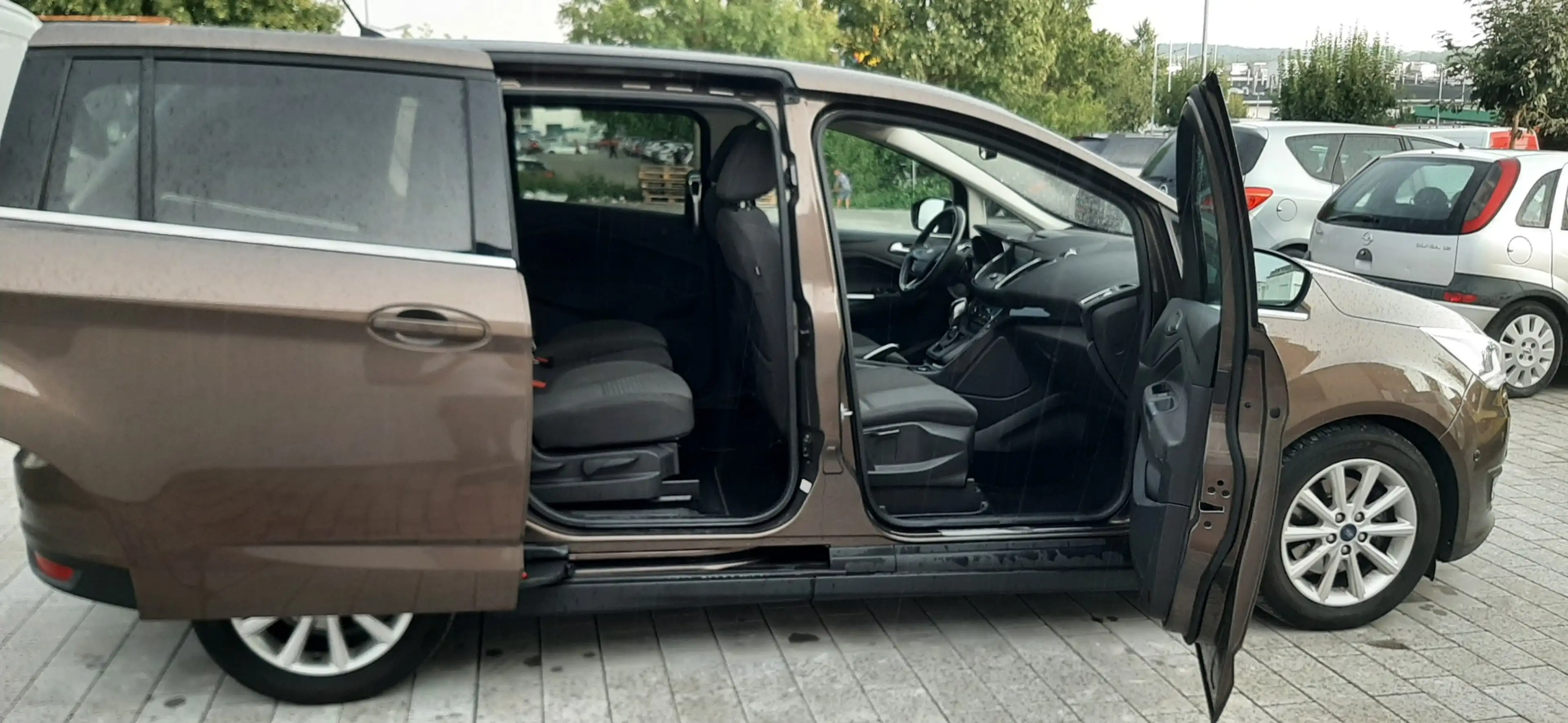 Ford Grand C-Max Titanium — photo 9