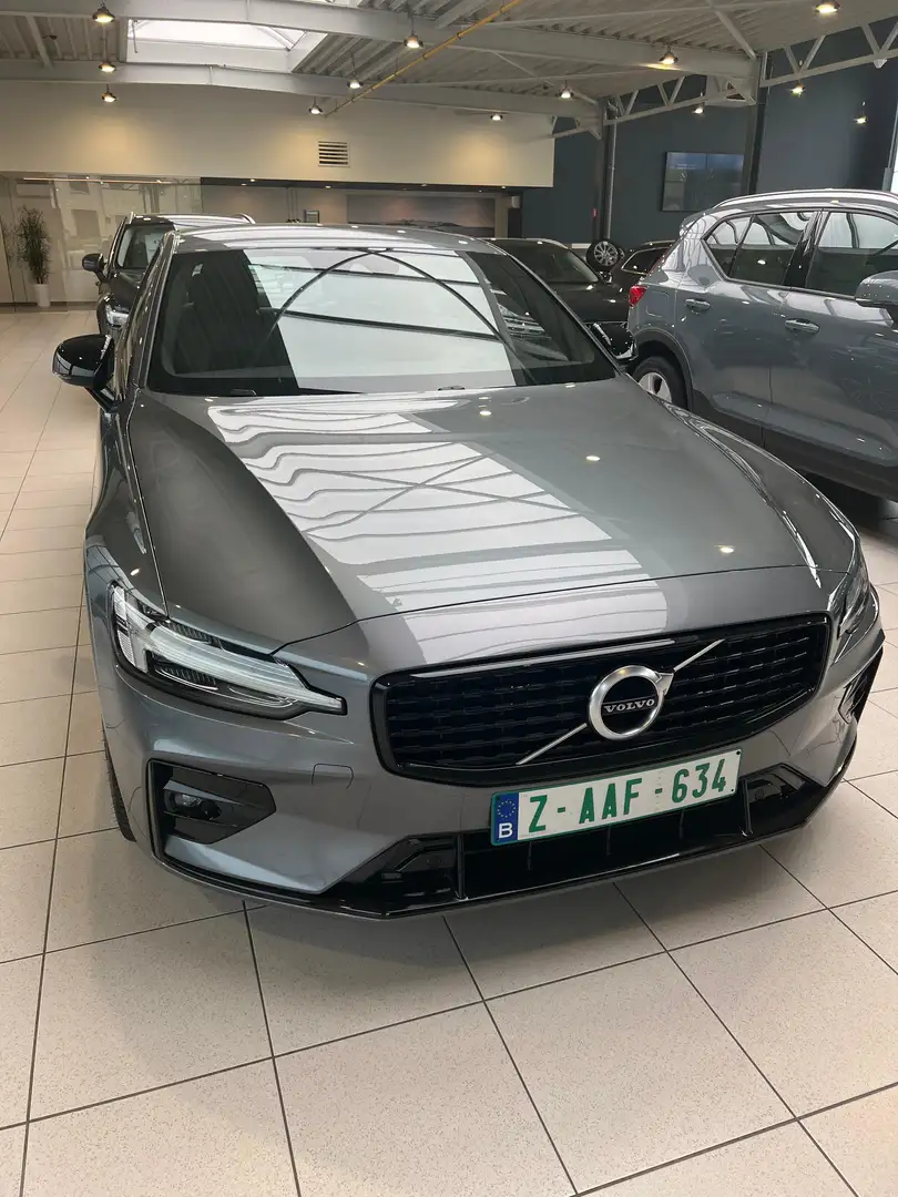 Volvo S60 S60 2.0 B4 MHEV R-Design Geartronic Grijs - 1