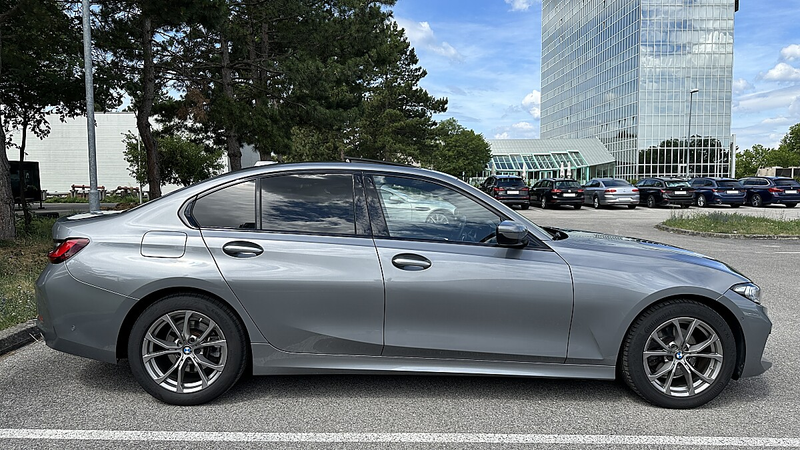 BMW 320 d *Sport-Getriebe*BMW Live Cockpit*Panoramadach... — photo 4