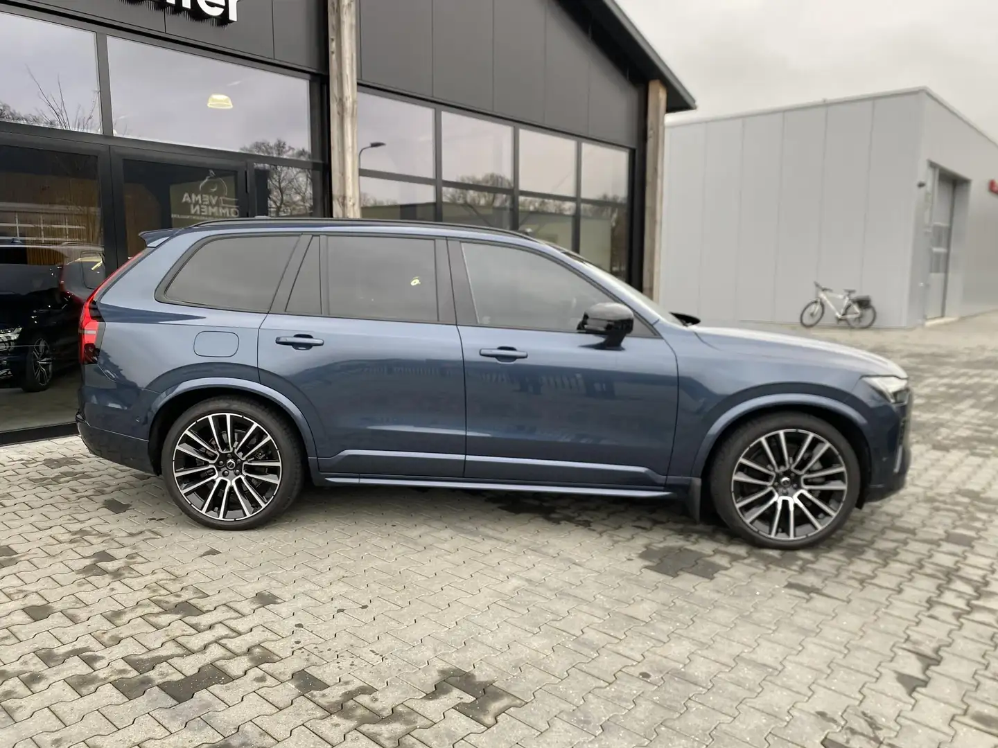 Volvo XC90 2.0 T8 Plug-in hybrid AWD Ultra Dark Luchtvering|B Blauw - 2