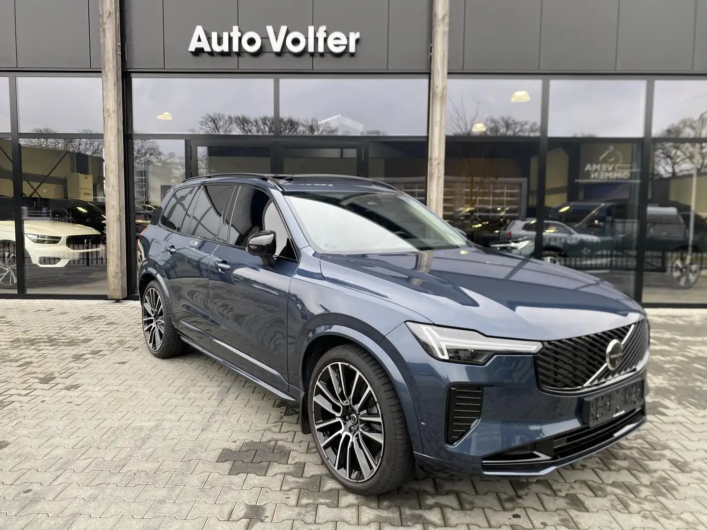 Volvo XC90 2.0 T8 Plug-in hybrid AWD Ultra Dark Luchtvering|B Blauw - 1