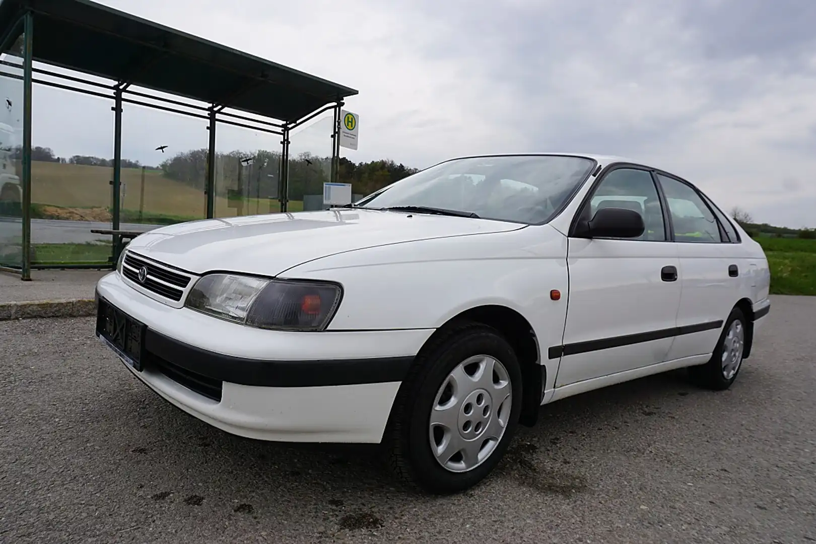 Toyota Carina E 1,6 XLi Weiß - 2