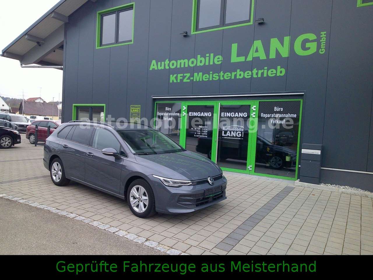 Volkswagen Golf 2025 — VIII Variant 1.5 TSI Life #SHZ #LRHZ #LED