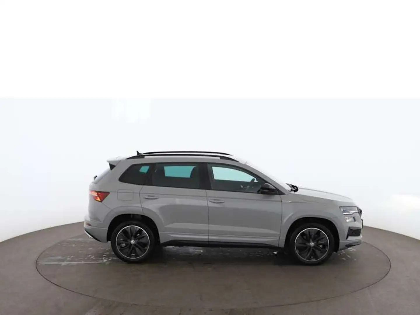 Skoda Karoq 2.0 TDI Sport MATRIX RADAR NAVI SITZHZG PDC Grijs - 2