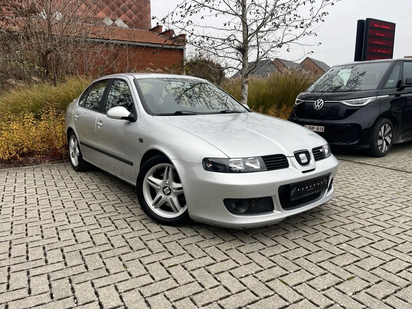 SEAT Toledo 2.3 V5 - 2005/209.000km/Benzine - Gekeurd Gris - 2