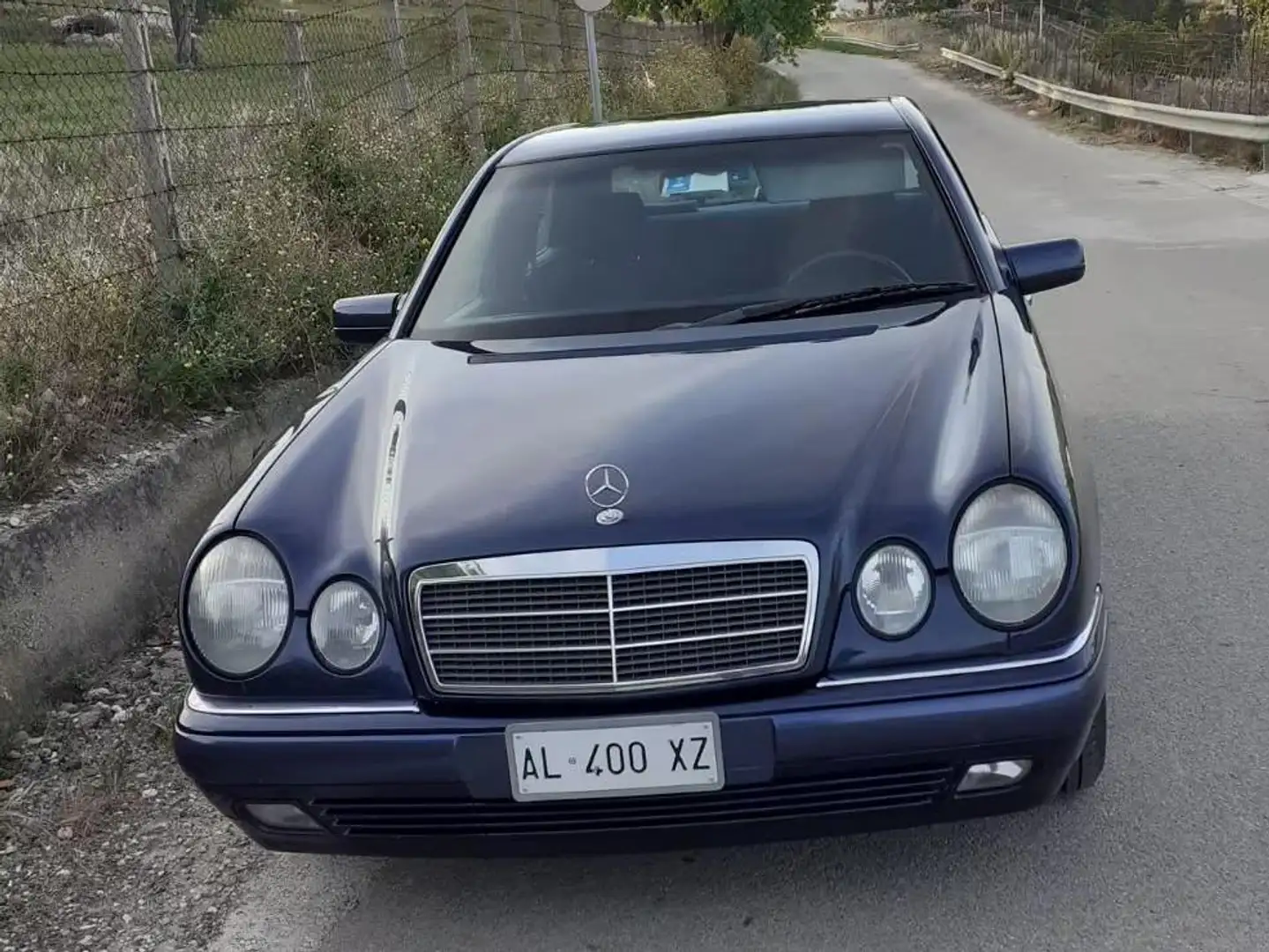 Mercedes-Benz E 250 E 250 d Elegance Синій - 1