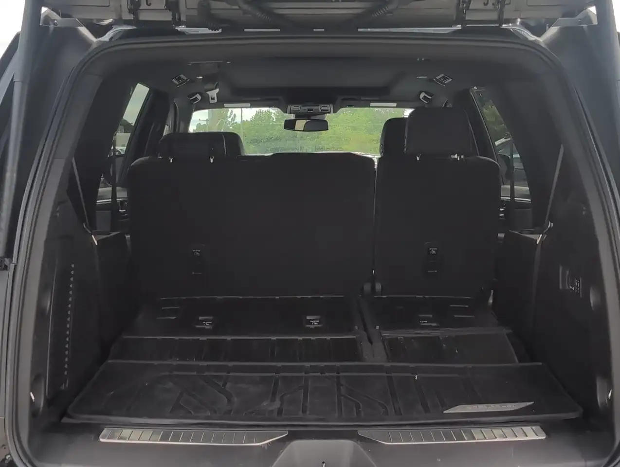 Chevrolet Tahoe photo Chevrolet Tahoe