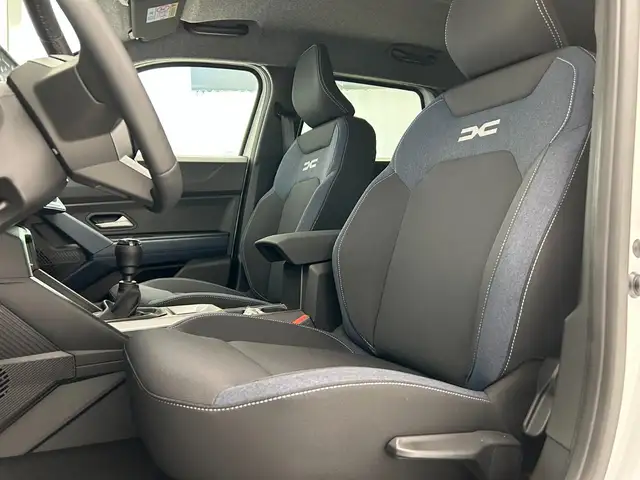 Dacia Duster view 13