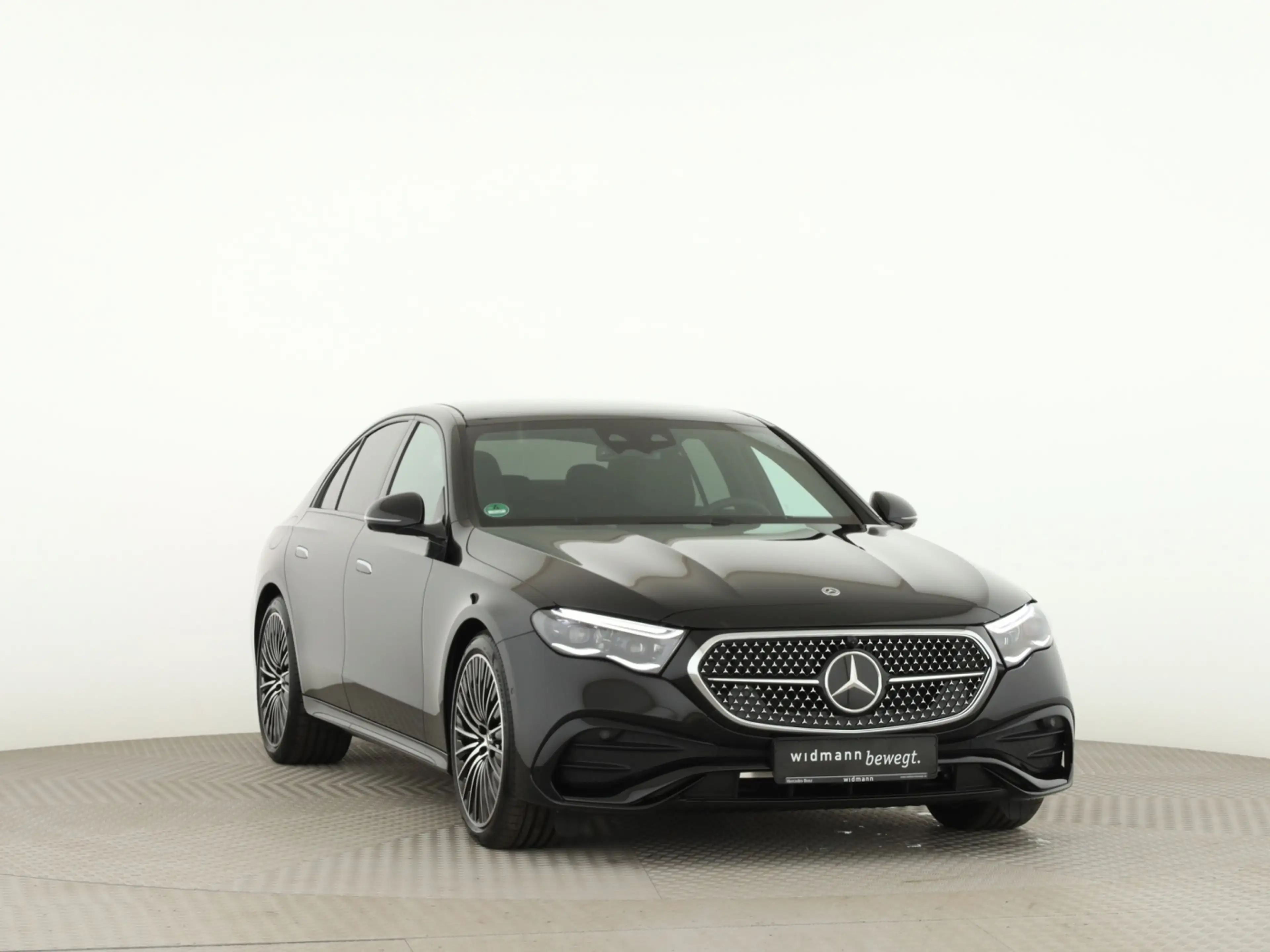 Mercedes-Benz E 450 d 4MATIC Limousine *AMG*LenkradH*360°*AHK* — photo 3