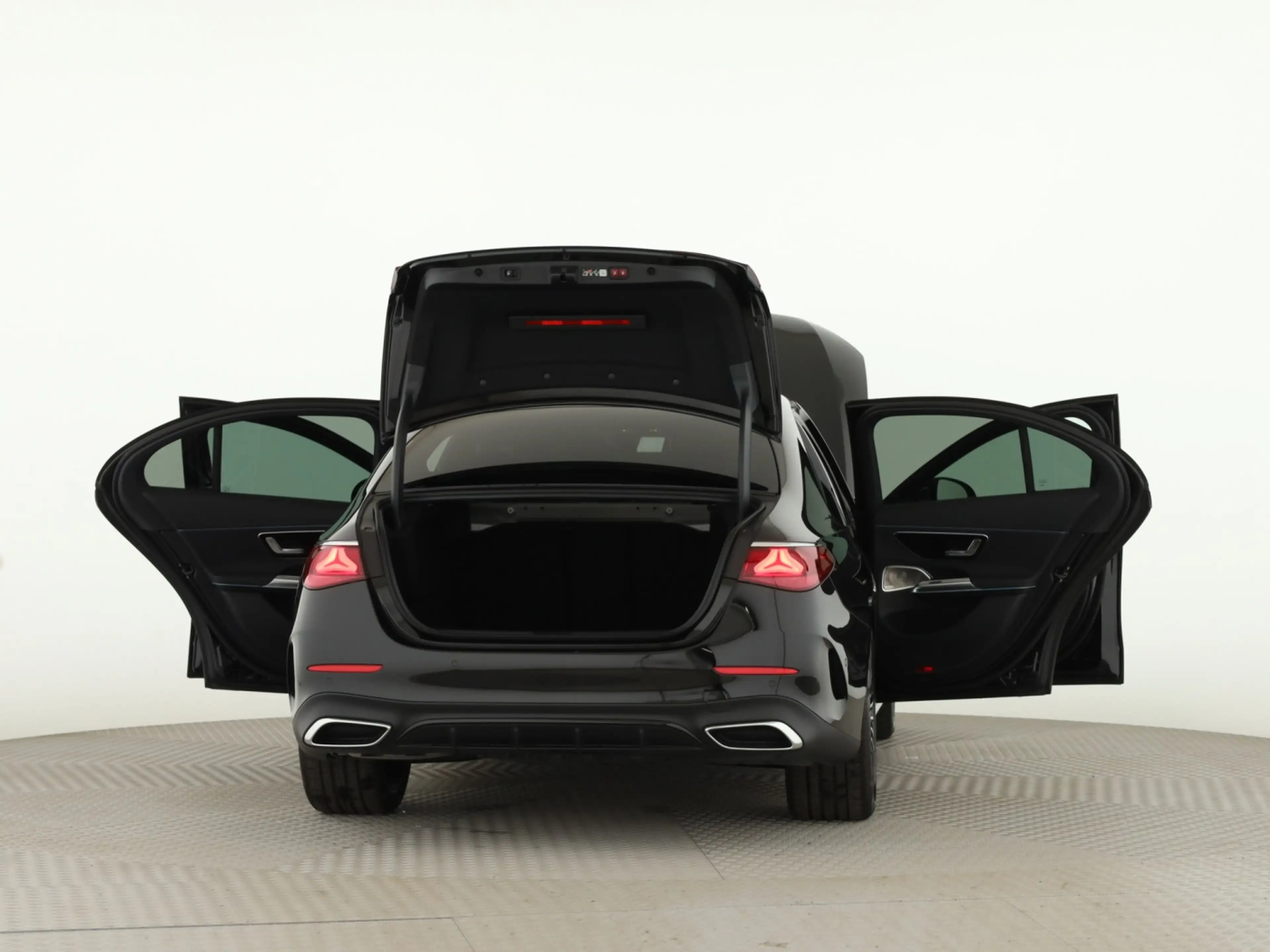 Mercedes-Benz E 450 d 4MATIC Limousine *AMG*LenkradH*360°*AHK* — photo 9
