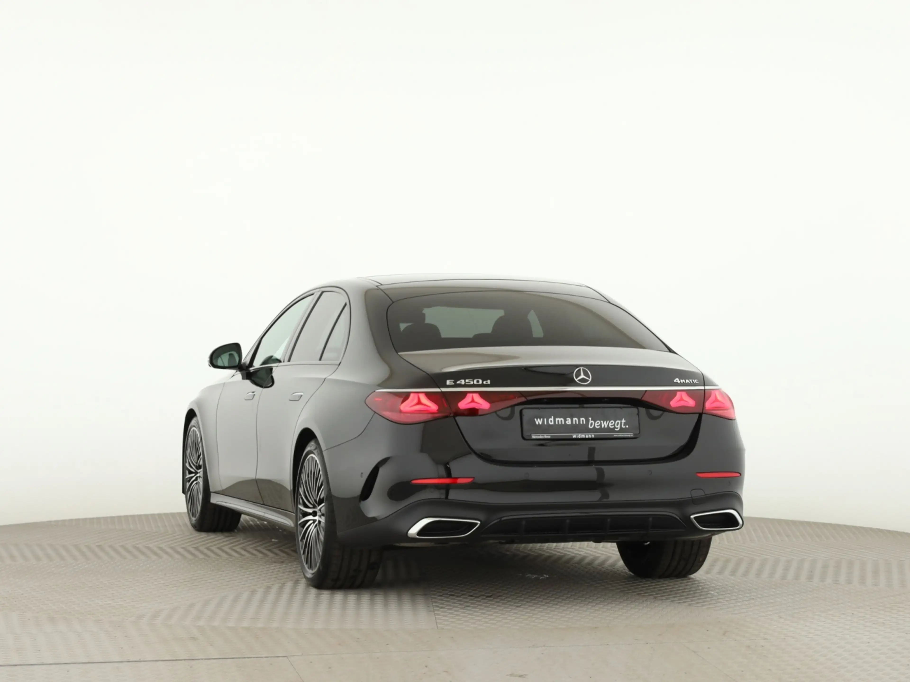 Mercedes-Benz E 450 d 4MATIC Limousine *AMG*LenkradH*360°*AHK* — photo 4