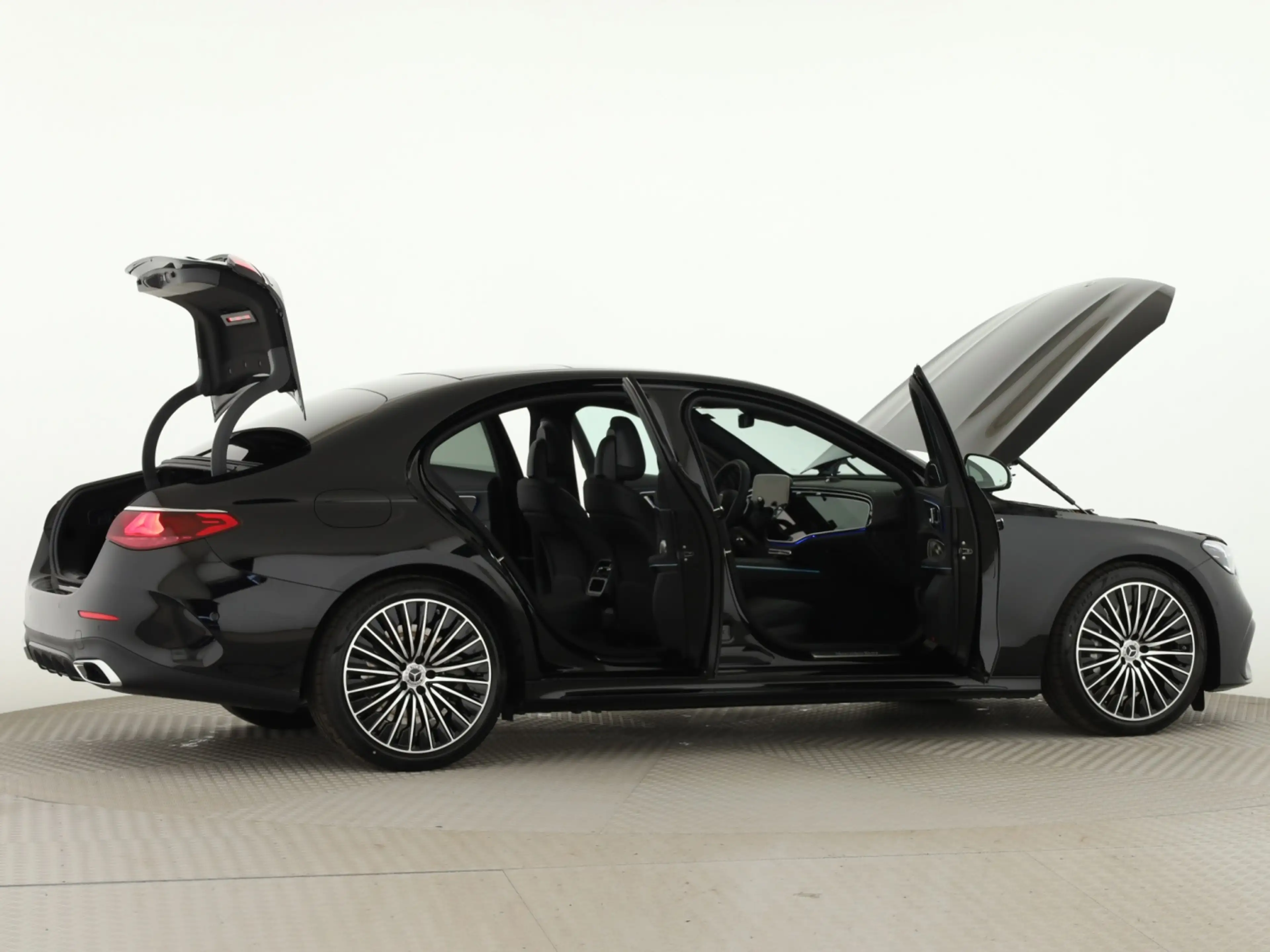 Mercedes-Benz E 450 d 4MATIC Limousine *AMG*LenkradH*360°*AHK* — photo 8