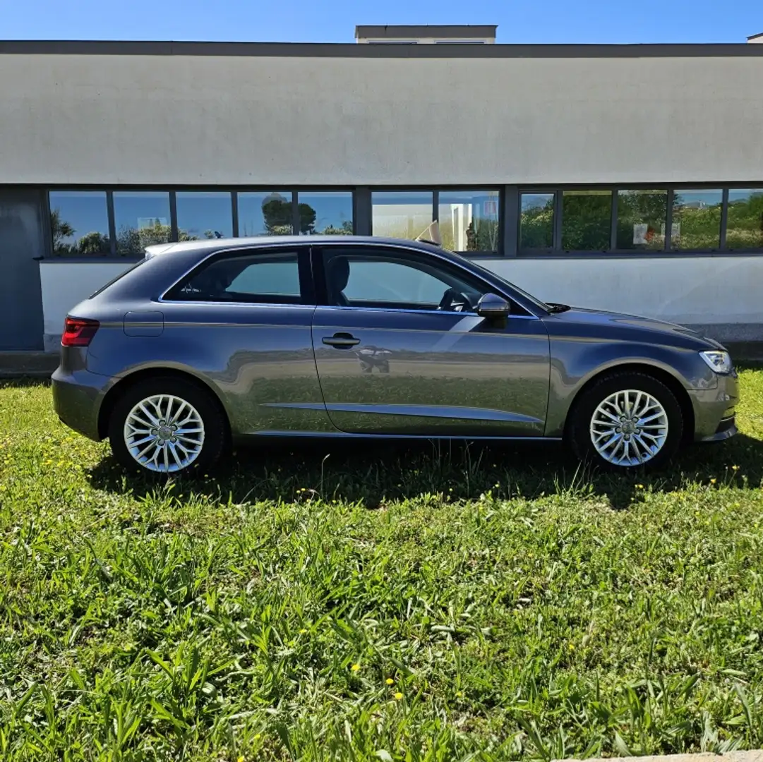Audi A3 2.0TDI Ambiente EEL 150 Gris - 2