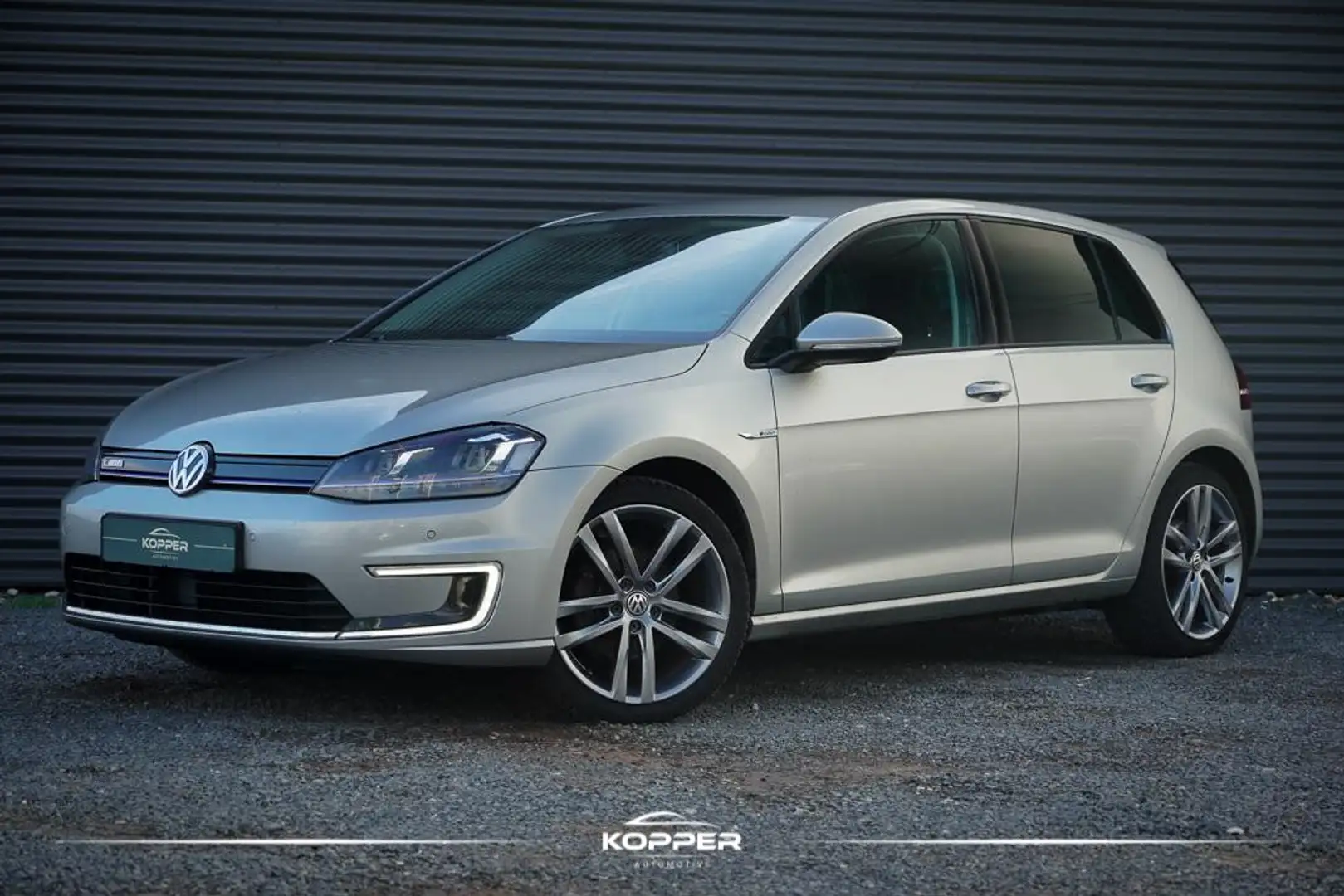 Volkswagen e-Golf / Stoelverwarming / Incl BTW / DAB / Camera / Adap Gri - 1