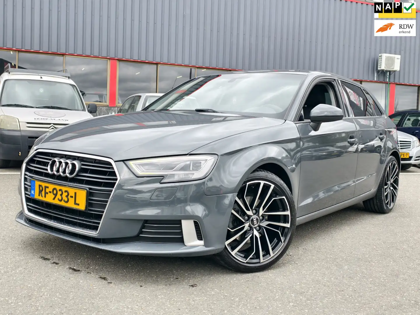 Audi A3 Sportback 1.0 TFSI Sport Lease Edition // AUTOMAAT Grijs - 1