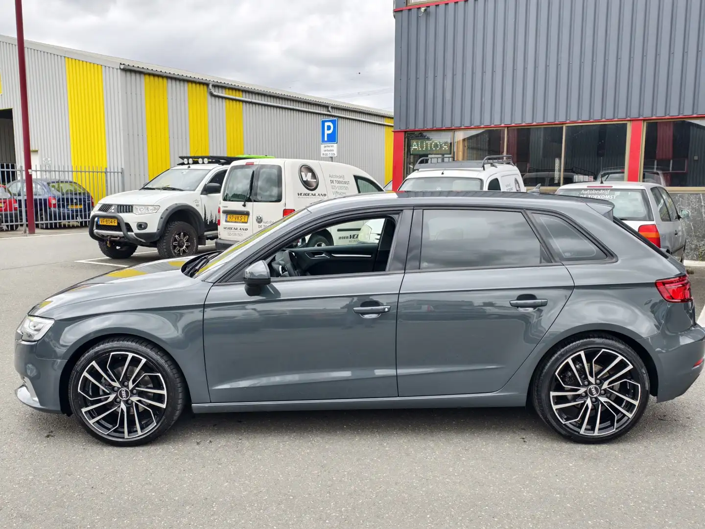 Audi A3 Sportback 1.0 TFSI Sport Lease Edition // AUTOMAAT Grijs - 2