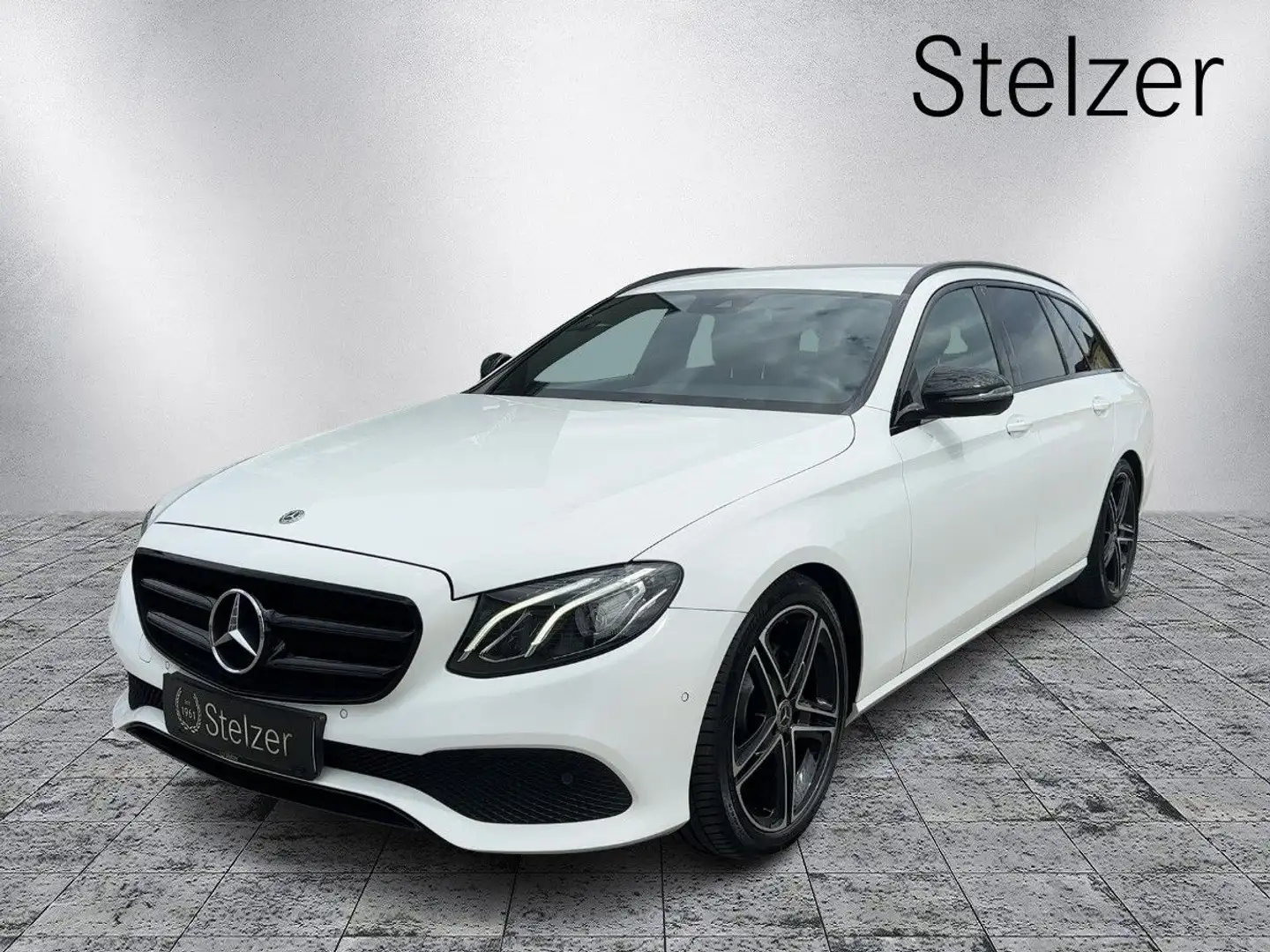 Mercedes-Benz E 220 d T-Modell PTS Shz LED eHeck Ambi COM AHK Weiß - 1