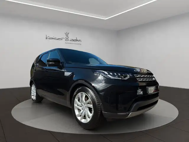 Land Rover Discovery view 3