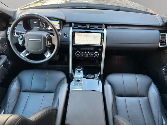 Land Rover Discovery view 11