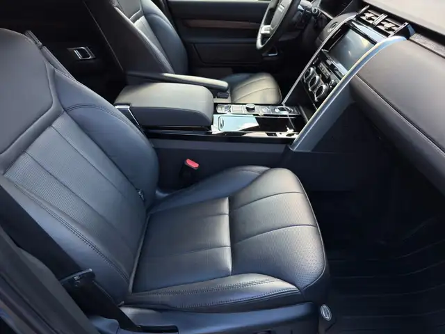 Land Rover Discovery view 12