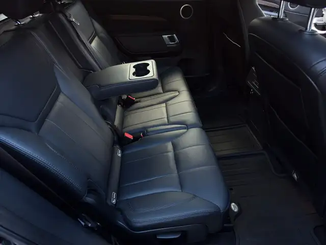 Land Rover Discovery view 14