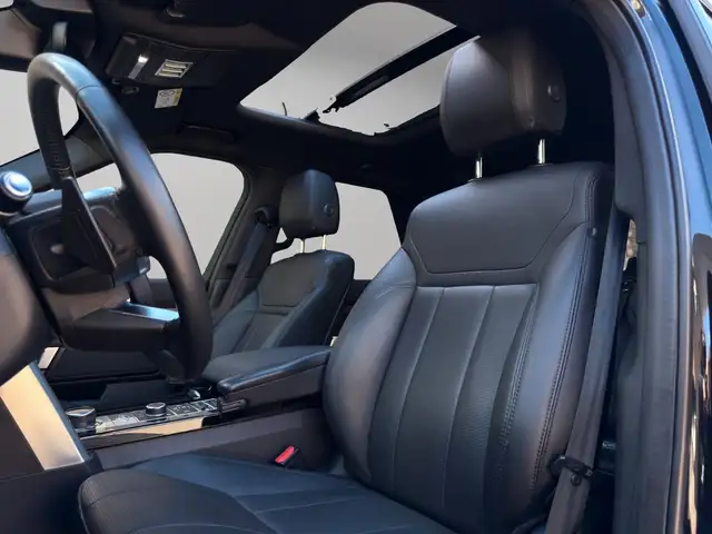 Land Rover Discovery view 13