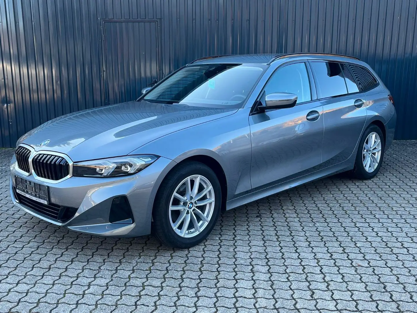 BMW 318 i Aut. Touring /el.Sitze/getönteScheib/Sitzh Grau - 2