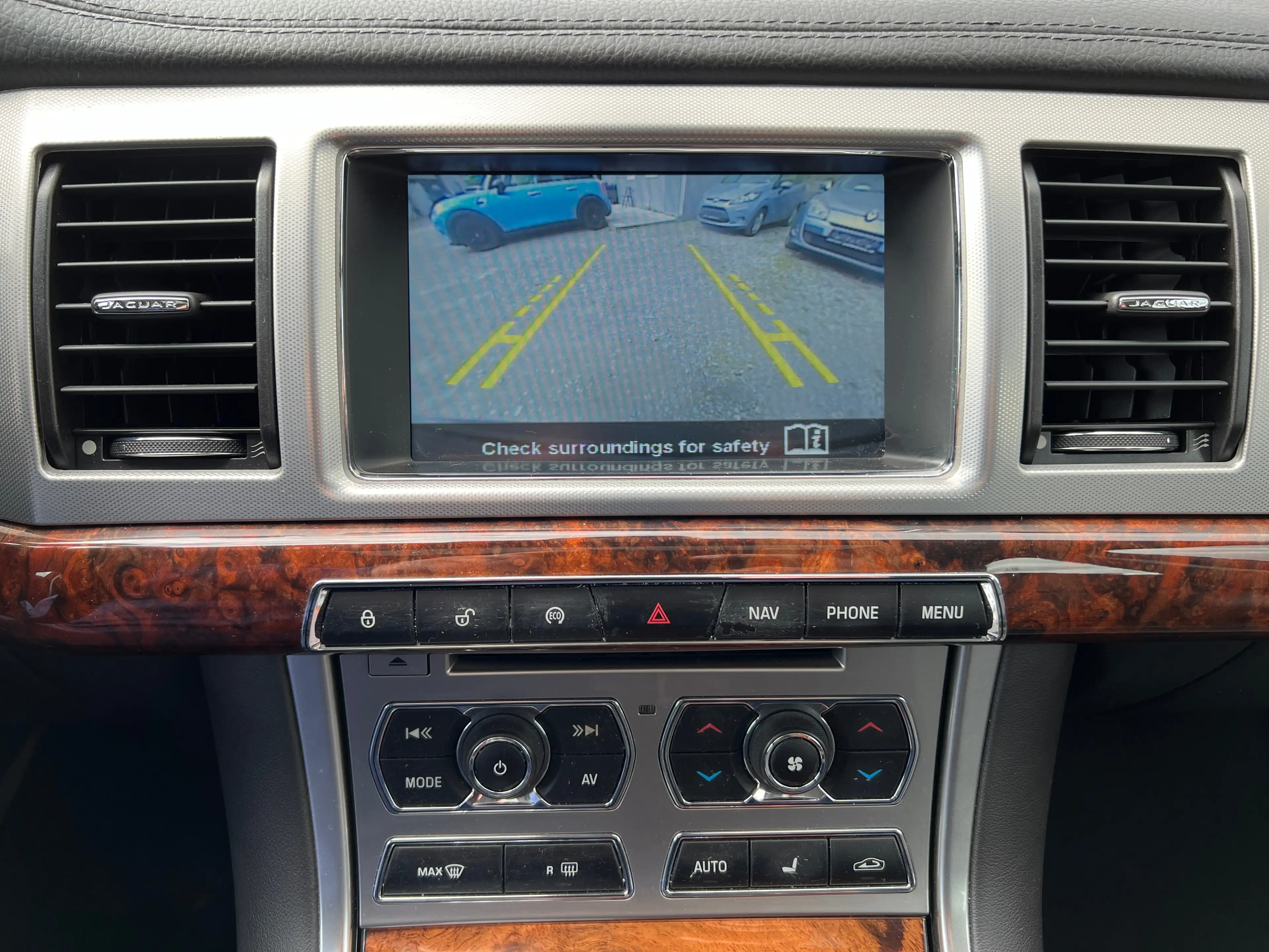 Jaguar XF Sportbrake 3,0 Automatik Kamera/Leder/VOLL — photo 9