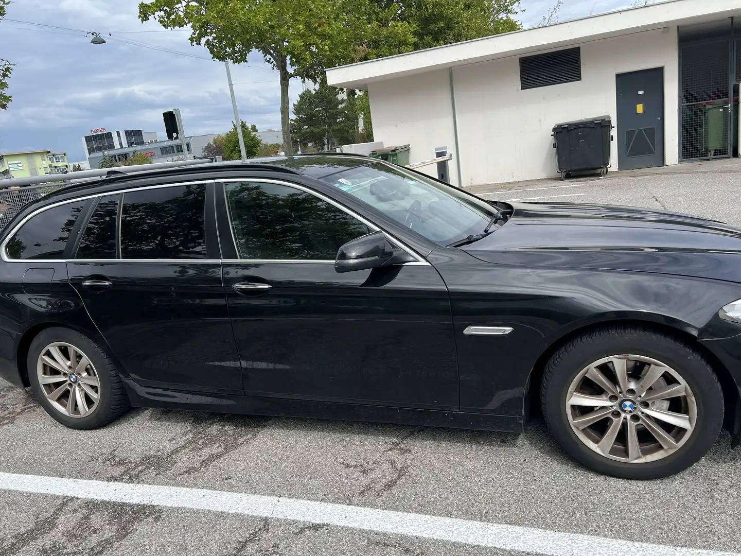 BMW 520 520d Touring Aut. Edition Unfallfahrzeug - 2