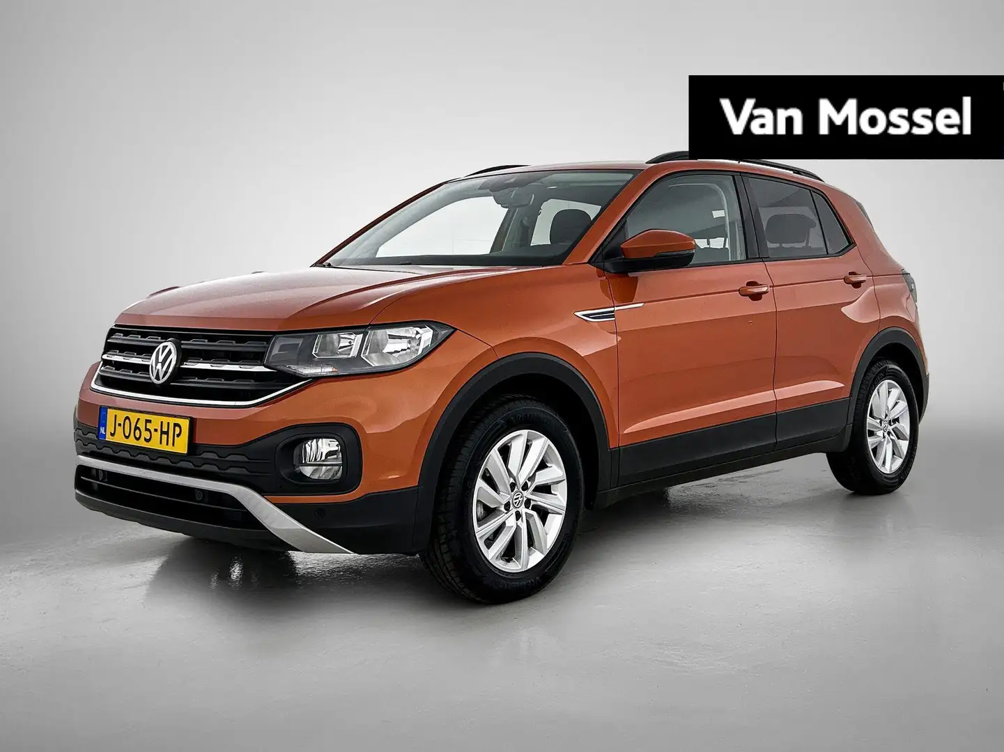 Volkswagen T-Cross 1.0 TSI Life 95 PK | Navigatie | Parkeersensoren | Orange - 1