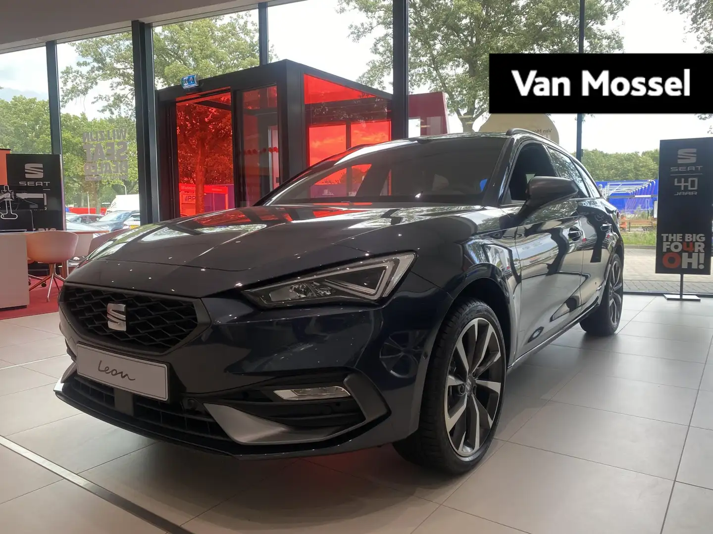 SEAT Leon Sportstourer 1.5 TSI FR Business Intense 150 PK | Grijs - 1