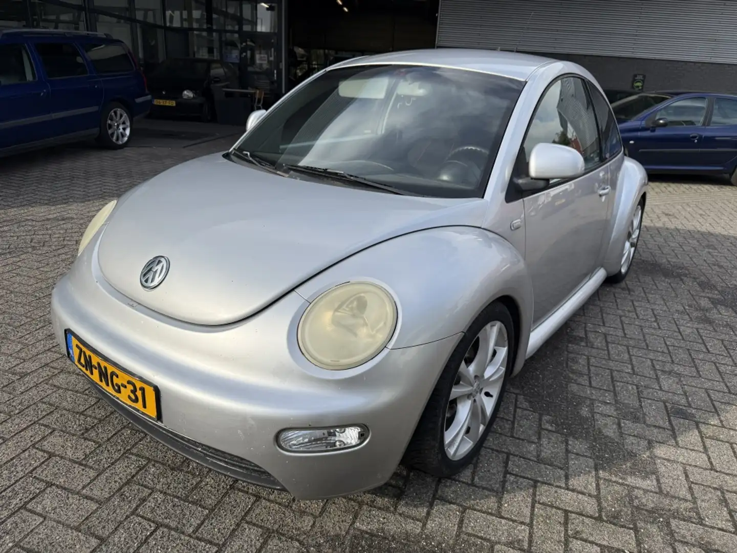 Volkswagen New Beetle 2.0 Highline Gris - 1