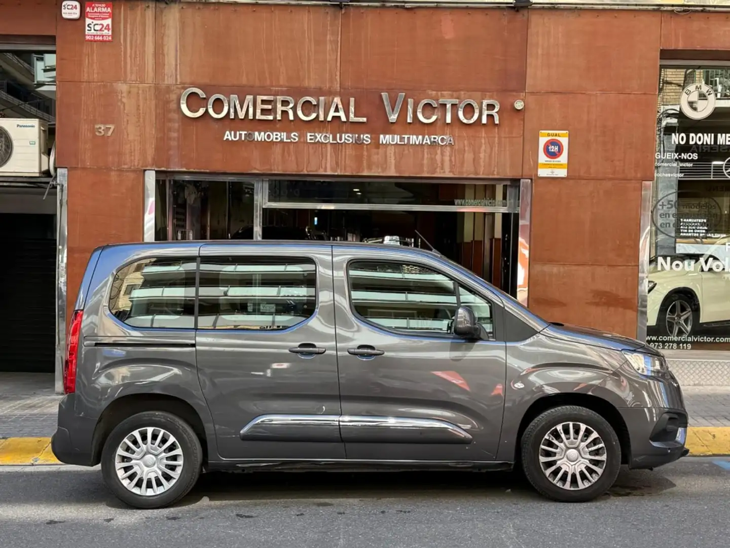 Toyota Proace Family L1 1.5D 5pl. Active Gris - 2