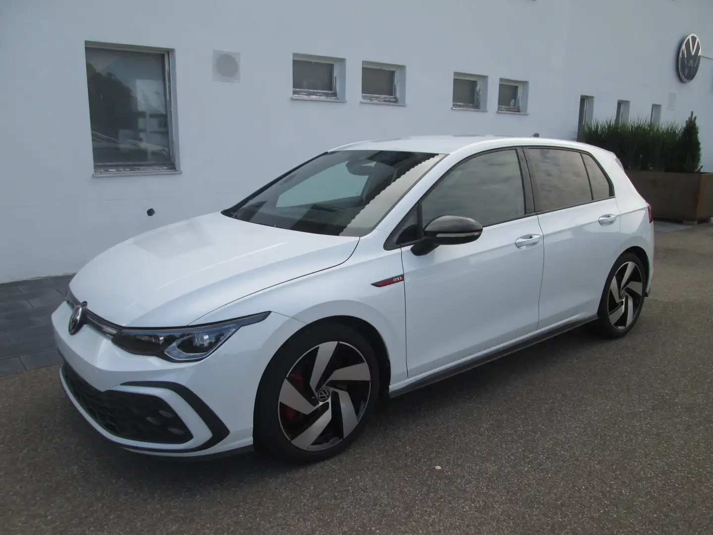 Volkswagen Golf GTI 2.0 TSI 7-Gang DSG ACC I.Q.LIGHT APP-CONNECT Weiß - 1