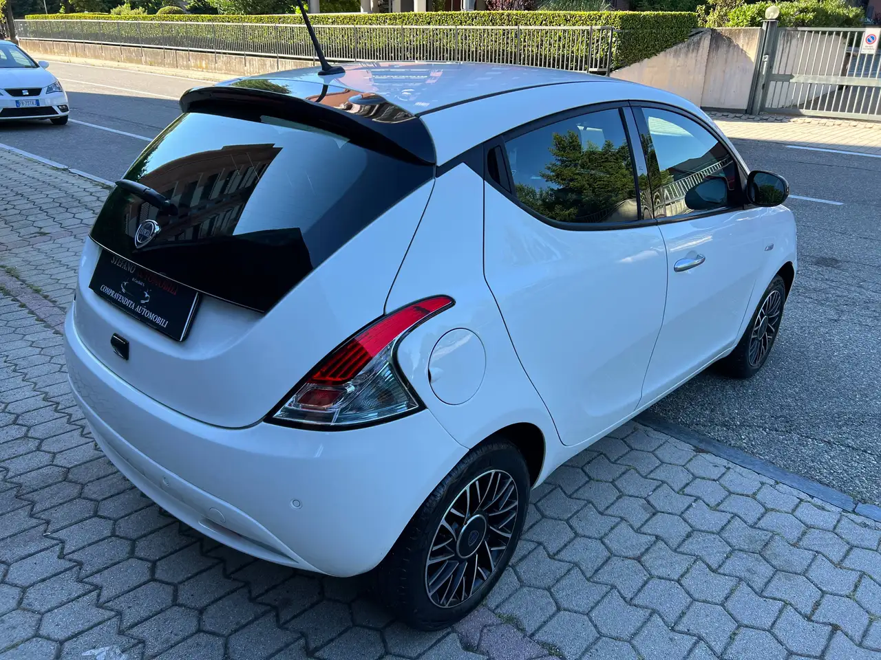 Lancia Ypsilon 2024