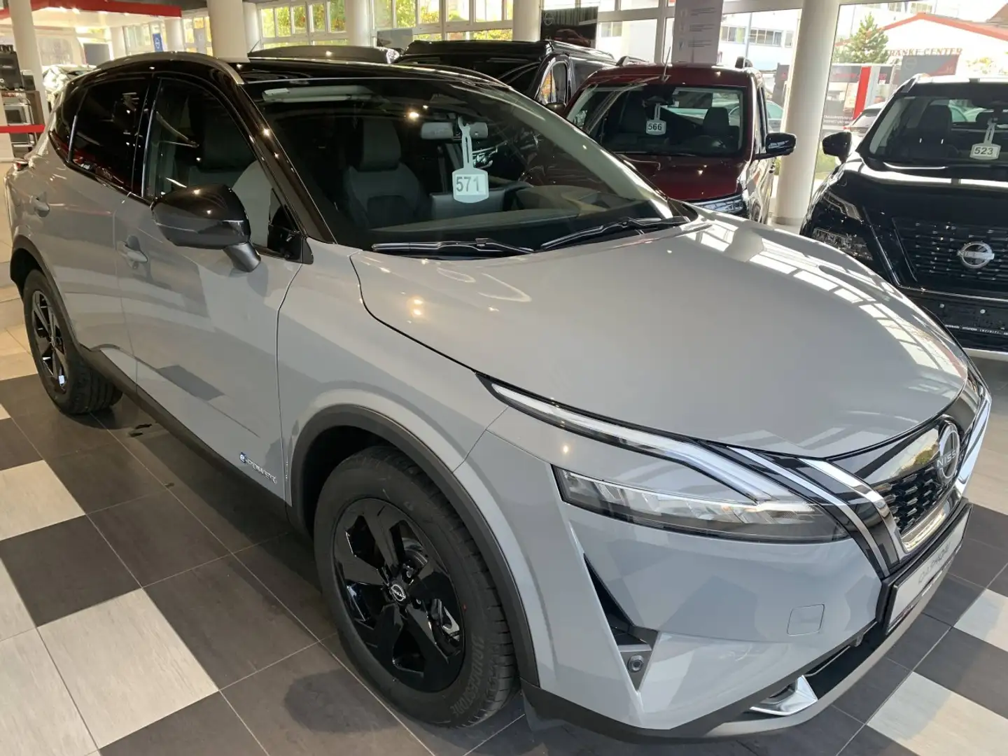 Nissan Qashqai Black Edition e-Power 1.5 VC-T 190PS Klima Navi Schwarz - 2