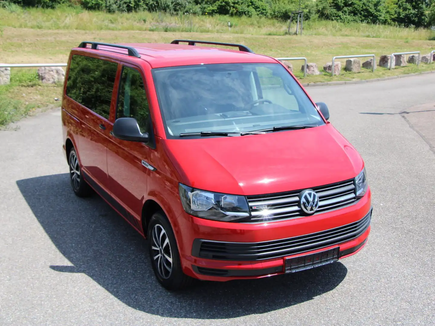 Volkswagen T6 Multivan TDI Trendline 4Motion DSG 150 PS Rot - 2
