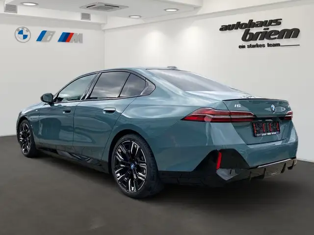 BMW i5 view 4