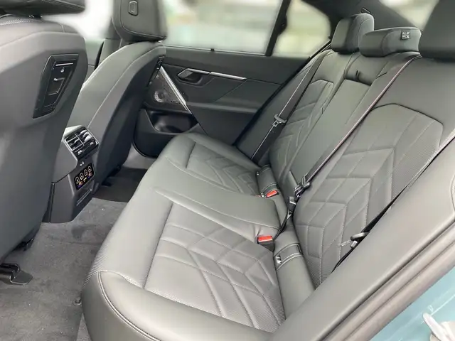 BMW i5 view 11