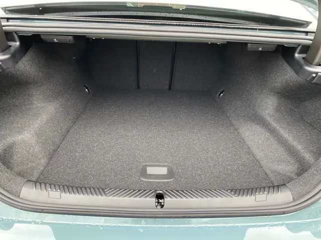 BMW i5 view 12