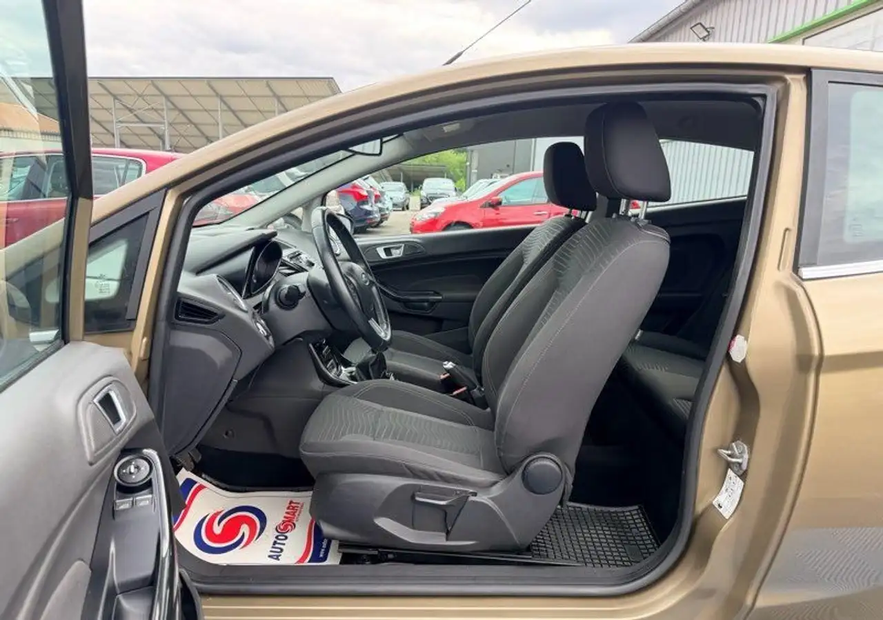 Ford Fiesta 3 portes — photo 11