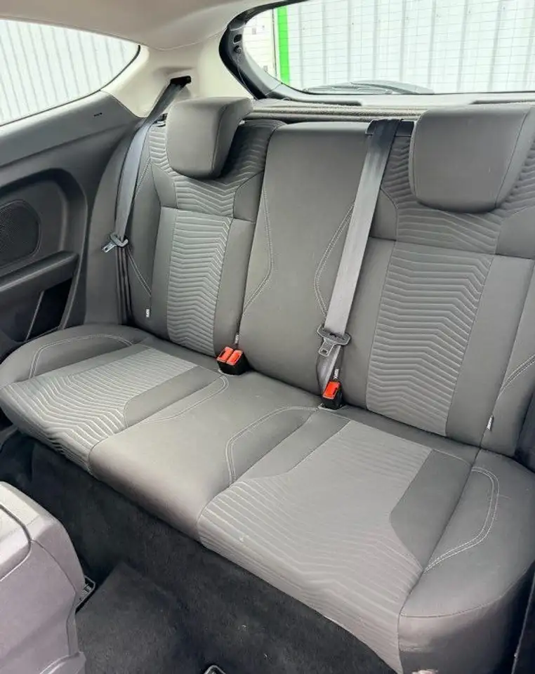 Ford Fiesta 3 portes — photo 10