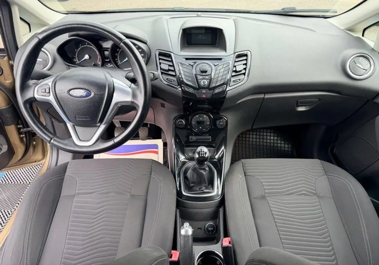 Ford Fiesta 3 portes — photo 9