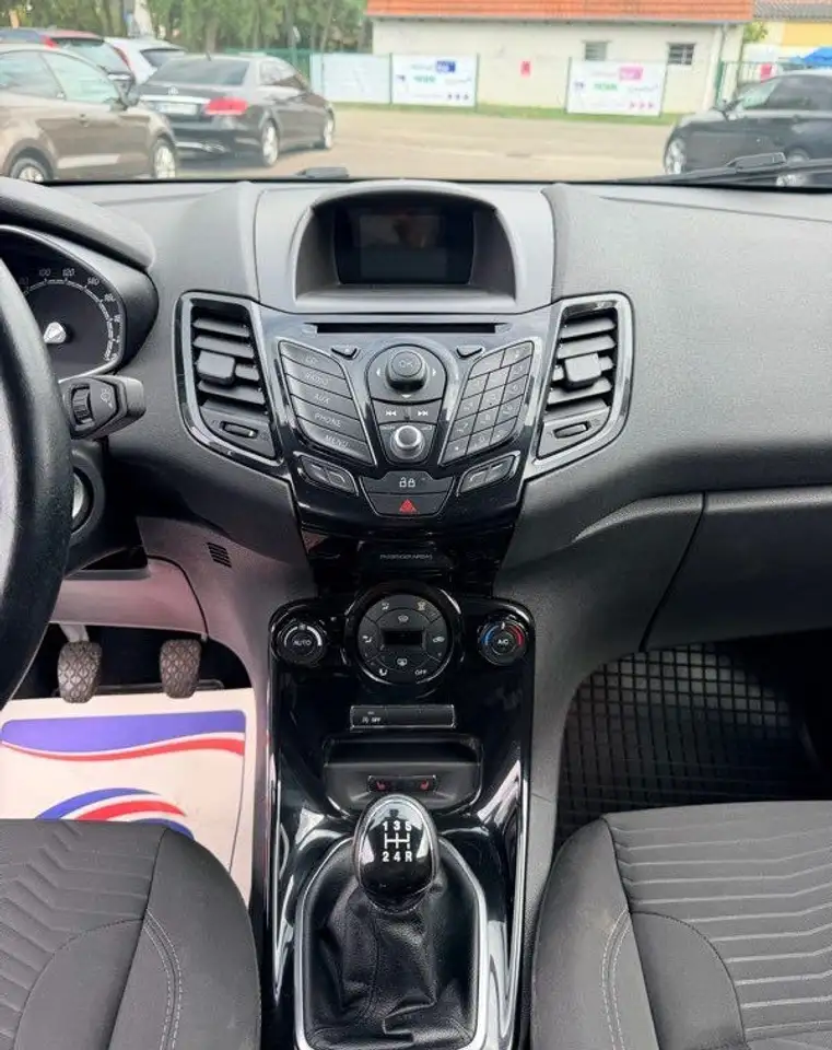 Ford Fiesta 3 portes — photo 12