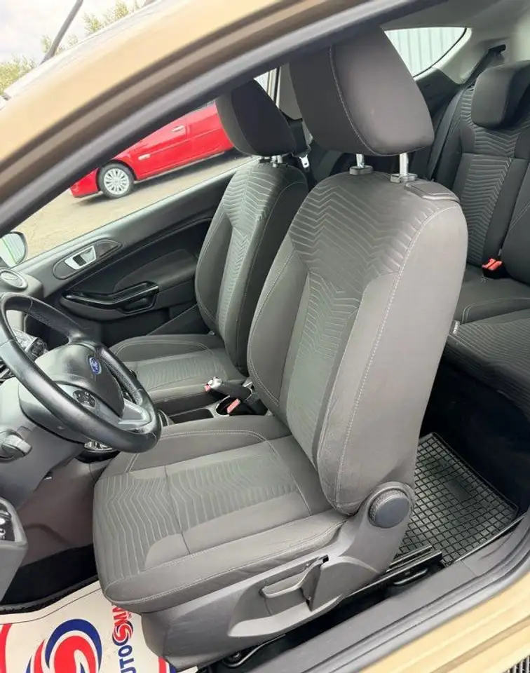 Ford Fiesta 3 portes — photo 13
